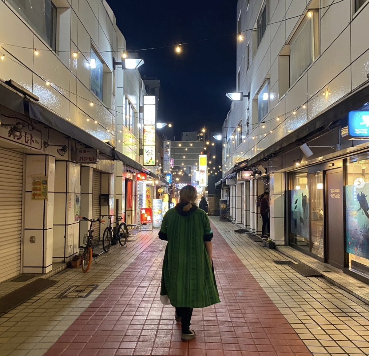 お店へ向かう通り